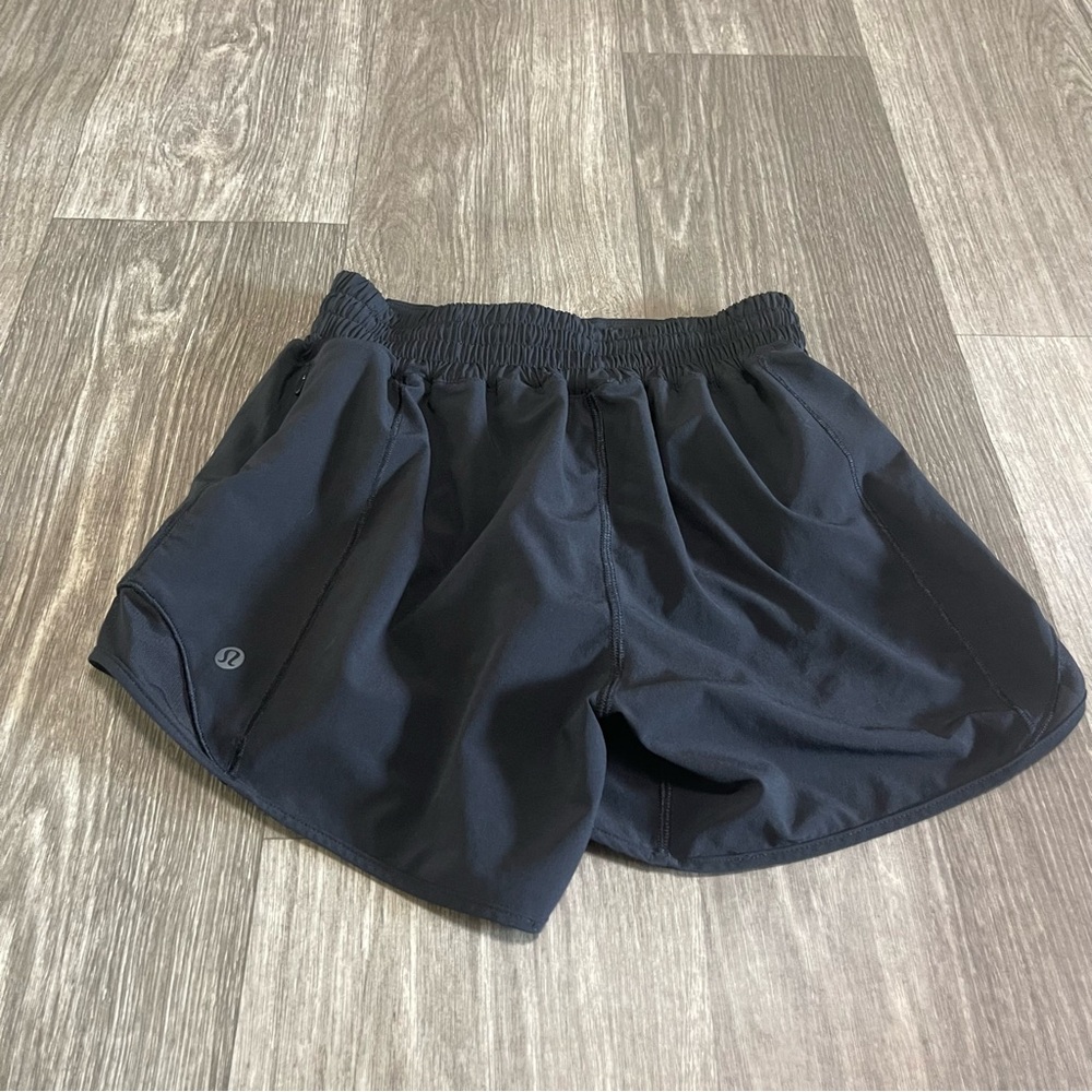 lululemon Hotty Hot Low Rise Lined Shorts 4” Size 2